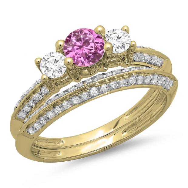 1.05 Carat (ctw) 18K Yellow Gold Round Cut Pink Sapphire & White Diamond Ladies 3 Stone Bridal Engagement Ring With Matching Band Set 1 CT