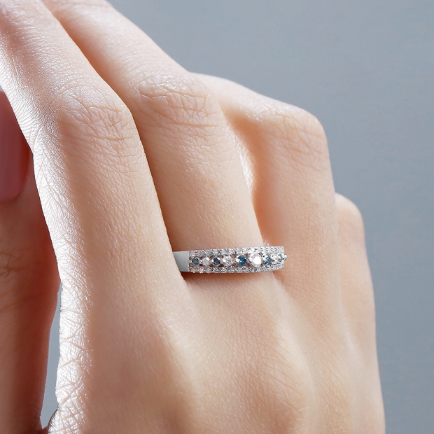 0.25 Carat (ctw) 14k White Gold Round Blue & White Diamond Ladies Anniversary Wedding Band Ring 1/4 CT