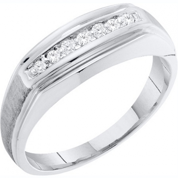 0.15 Carat (ctw) 14K White Gold Round White Diamond Men