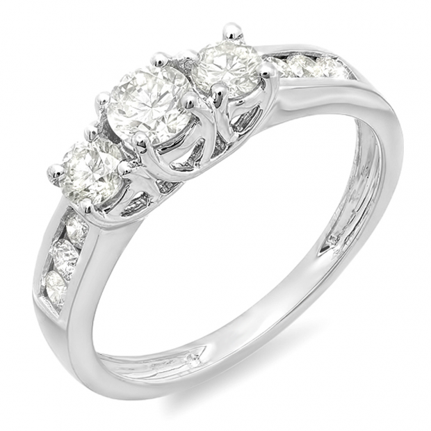 0.90 Carat (ctw) 10k White Gold Round Cut Diamond Ladies 3 Stone Engagement Bridal Ring