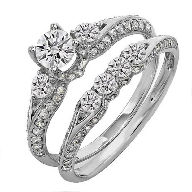1.45 Carat (ctw) 14K White Gold Round Diamond Ladies 3 Stone Bridal Engagement Ring Set With Matching Band 1 1/2 CT