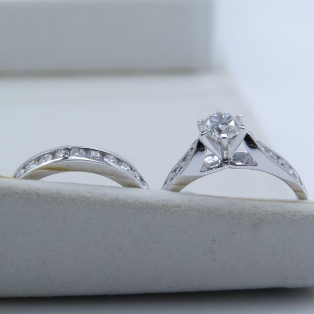 1.87 Carat (ctw) 14k White Gold Round Diamond Ladies Bridal Engagement Ring Set