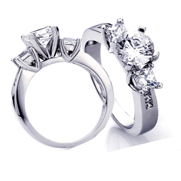 0.90 Carat (ctw) 14k White Gold Princess & Round Diamond Ladies Bridal 3 Stone Engagement Ring