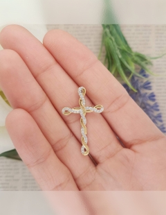 0.25 Carat Round White Diamond Infinity Twisted Cross Pendant with 18 inch Gold Chain for Women in 10K Yellow Gold
