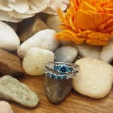 1.15 Carat (ctw) 14k White Gold Round Blue & White Diamond Ladies Bridal Engagement Ring Matching Band Set