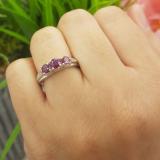 1.00 Carat (ctw) 18k White Gold Round White Diamond And Ruby Ladies Vintage Bridal 3 Stone Engagement Ring