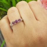 1.00 Carat (ctw) 18k White Gold Round White Diamond And Ruby Ladies Vintage Bridal 3 Stone Engagement Ring