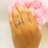 1.00 Carat (ctw) 14k White Gold Round White Diamond And Green Emerald 3 Stone Ladies Bridal Engagement Ring 1 CT