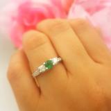 1.00 Carat (ctw) 14k White Gold Round White Diamond And Green Emerald 3 Stone Ladies Bridal Engagement Ring 1 CT