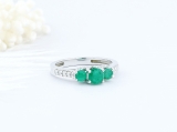 1.00 Carat (ctw) 14k White Gold Round White Diamond And Green Emerald 3 Stone Ladies Bridal Engagement Ring 1 CT