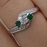 0.50 Carat (ctw) 10k White Gold Round Green Emerald And White Diamond Ladies Swirl Engagement 3 Stone Bridal Ring 1/2 CT