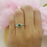 0.38 Carat (ctw) 18k White Gold Round White Diamond And Green Emerald Ladies Swirl Bridal Engagement Ring