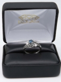 0.90 Carat (ctw) 14K White Gold Round Blue Black & White Diamond Ladies Swirl Bridal Engagement Ring Matching Band Set