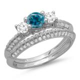 1.05 Carat (ctw) 14K White Gold Round Cut Blue & White Diamond Ladies 3 Stone Bridal Engagement Ring With Matching Band Set 1 CT