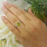 1.45 Carat (ctw) 10K White Gold Cushion Cut Peridot & Round White Diamond Ladies Swirl Split Shank Bridal Engagement Ring 1 1/2 CT