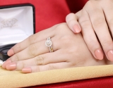 0.85 Carat (ctw) 14K Yellow Gold Round Cut Diamond Ladies Bridal Halo Style Engagement Ring With Matching Band Set