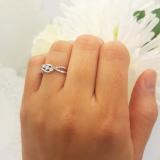 0.25 Carat (ctw) 18K White Gold Round Diamond Ladies 3 Stone Swirl Split Shank Engagement Promise Ring 1/4 CT
