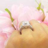 0.90 Carat (ctw) 10K White Gold Round Cut White Diamond Ladies Bridal Vintage Halo Style Engagement Ring