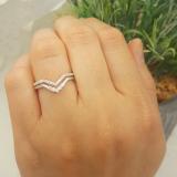 0.25 Carat (ctw) 10K White Gold Round Diamond Ladies Five Stone Chevron Wedding Band 1/4 CT