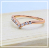 0.10 Carat (ctw) 18K Rose Gold Round White Diamond Ladies Wedding Band Chevron Ring 1/10 CT