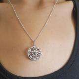 0.50 Carat (ctw) White Gold Round Diamond Fancy Antique Look Circle Ladies Pendant 1/2 CT