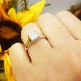 Certified 1.01 Carat (ctw) 14K White Gold Real Princess Diamond Ladies Engagement Solitaire Ring